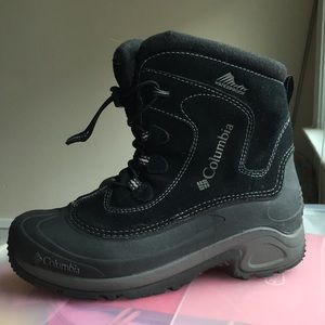 NEGOTIABLE — COLUMBIA boots | Boys US 6 | Black
